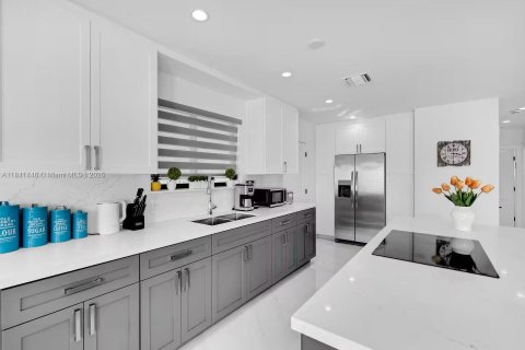 House in Miami, Florida 3 bedrooms, 127.46 sq.m. № 1939660 - photo 30