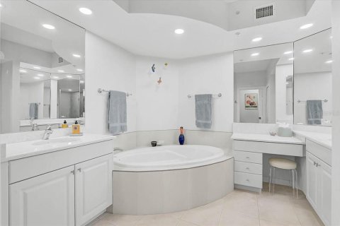 Condo in Osprey, Florida, 3 bedrooms № 2239934 - photo 22