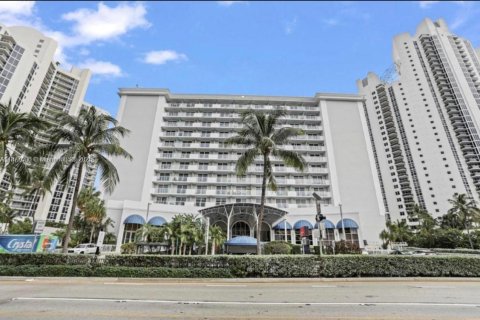 Condominio en alquiler en Sunny Isles Beach, Florida, 33.44 m2 № 1923857 - foto 19