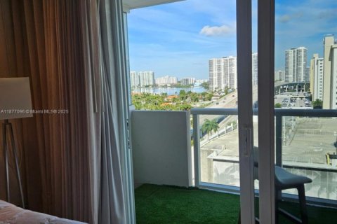 Condominio en alquiler en Sunny Isles Beach, Florida, 33.44 m2 № 1923857 - foto 5