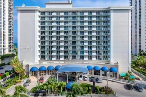 Condominio en alquiler en Sunny Isles Beach, Florida, 33.44 m2 № 1923857 - foto 16