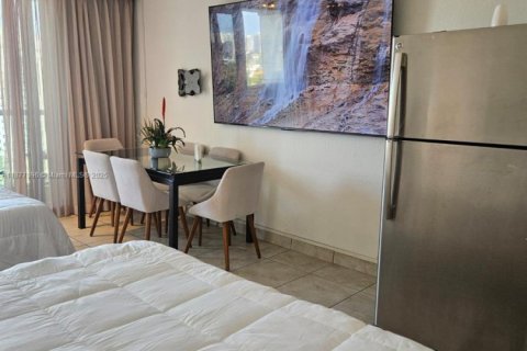 Condominio en alquiler en Sunny Isles Beach, Florida, 33.44 m2 № 1923857 - foto 4