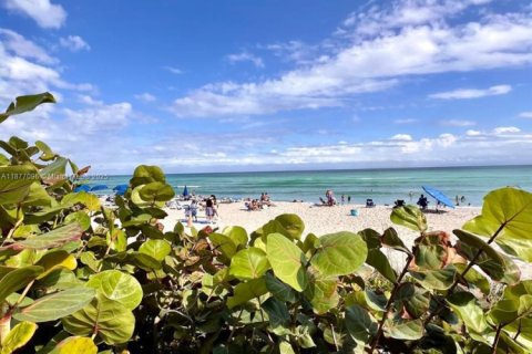 Condominio en alquiler en Sunny Isles Beach, Florida, 33.44 m2 № 1923857 - foto 14