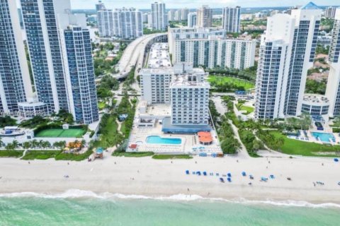 Condominio en alquiler en Sunny Isles Beach, Florida, 33.44 m2 № 1923857 - foto 17
