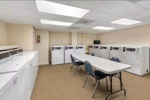 Condominio en alquiler en Sunny Isles Beach, Florida, 33.44 m2 № 1923857 - foto 27