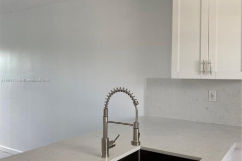 Copropriété à louer à Lauderdale Lakes, Floride: 1 chambre, 63.55 m2 № 1881884 - photo 3