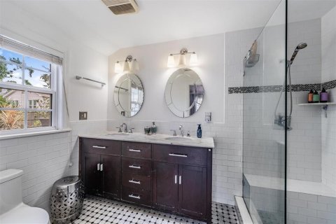 Casa en venta en Saint Petersburg, Florida, 4 dormitorios, 198.72 m2 № 1914439 - foto 16