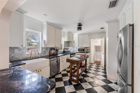 Casa en venta en Saint Petersburg, Florida, 4 dormitorios, 198.72 m2 № 1914439 - foto 11