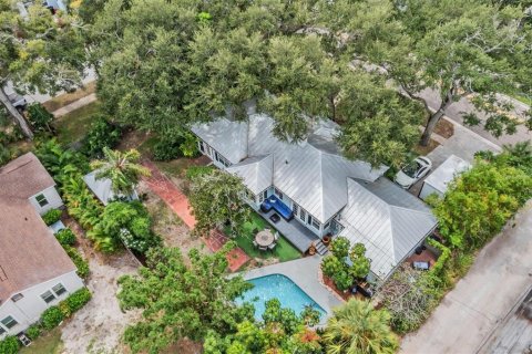 Casa en venta en Saint Petersburg, Florida, 4 dormitorios, 198.72 m2 № 1914439 - foto 1