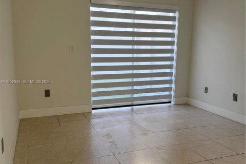 Купить таунхаус в Майами, Флорида 3 спальни, 115.66м2, № 2023919 - фото 11