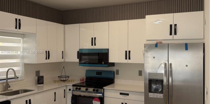 Таунхаус в Майами, Флорида 3 спальни, 115.66м2 № 2023919