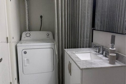 Купить таунхаус в Майами, Флорида 3 спальни, 115.66м2, № 2023919 - фото 16