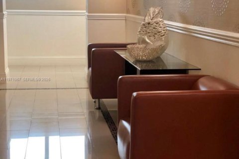 Купить кондоминиум в Серфсайд, Флорида 55.83м2, № 2032656 - фото 15