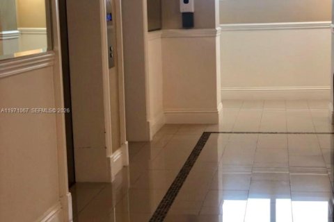 Купить кондоминиум в Серфсайд, Флорида 55.83м2, № 2032656 - фото 5