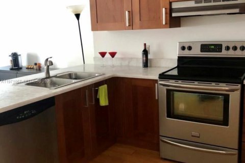 Купить кондоминиум в Серфсайд, Флорида 55.83м2, № 2032656 - фото 8