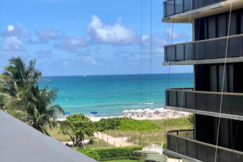 Купить кондоминиум в Серфсайд, Флорида 55.83м2, № 2032656 - фото 11