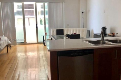 Купить кондоминиум в Серфсайд, Флорида 55.83м2, № 2032656 - фото 2