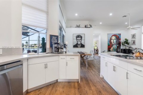 House in Weston, Florida 4 bedrooms, 237.64 sq.m. № 2003956 - photo 15