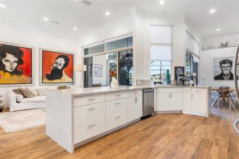 House in Weston, Florida 4 bedrooms, 237.64 sq.m. № 2003956 - photo 14