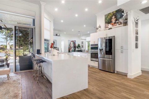 House in Weston, Florida 4 bedrooms, 237.64 sq.m. № 2003956 - photo 11