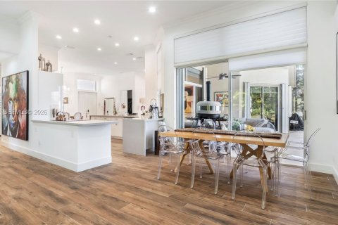 House in Weston, Florida 4 bedrooms, 237.64 sq.m. № 2003956 - photo 17