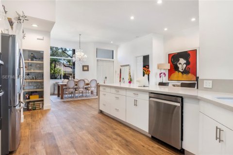 House in Weston, Florida 4 bedrooms, 237.64 sq.m. № 2003956 - photo 16