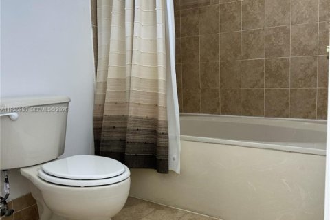 Copropriété à louer à Miami, Floride: 3 chambres, 104.98 m2 № 1995589 - photo 8