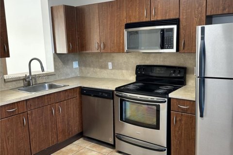 Copropriété à louer à Miami, Floride: 3 chambres, 104.98 m2 № 1995589 - photo 4