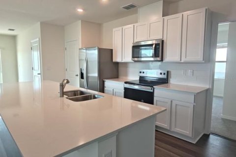 Villa ou maison à louer à Apopka, Floride: 4 chambres, 159.79 m2 № 2333944 - photo 4