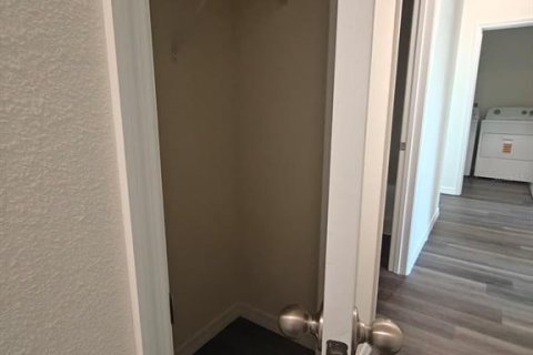 Villa ou maison à louer à Apopka, Floride: 4 chambres, 159.79 m2 № 2333944 - photo 10