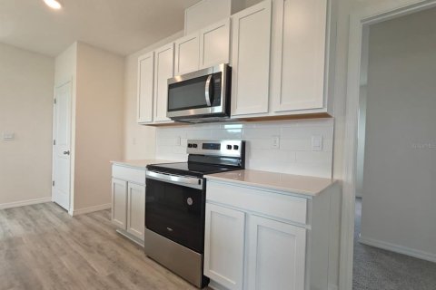 Villa ou maison à louer à Apopka, Floride: 4 chambres, 159.79 m2 № 2333944 - photo 2