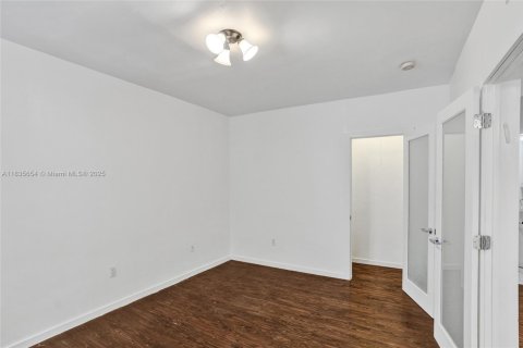 Condominio en venta en Miami Beach, Florida, 1 dormitorio, 63.36 m2 № 1818564 - foto 10