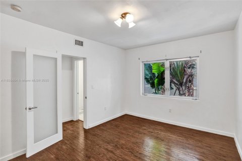 Condominio en venta en Miami Beach, Florida, 1 dormitorio, 63.36 m2 № 1818564 - foto 12