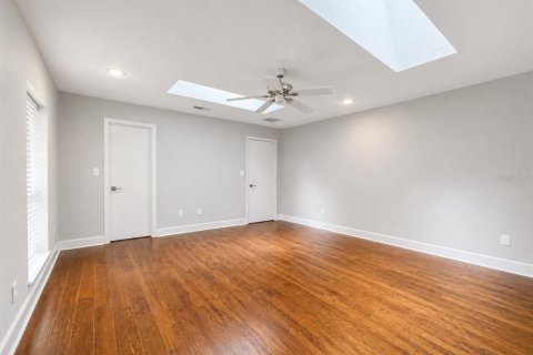House in Gainesville, Florida 4 bedrooms, 249.91 sq.m. № 2117821 - photo 26