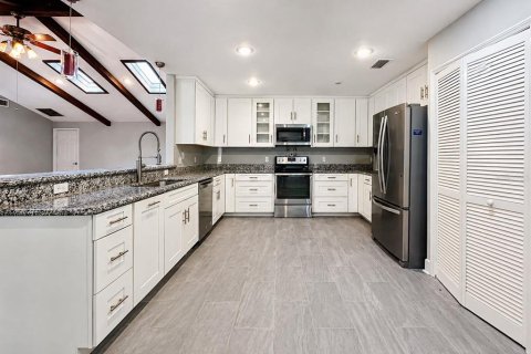 House in Gainesville, Florida 4 bedrooms, 249.91 sq.m. № 2117821 - photo 8