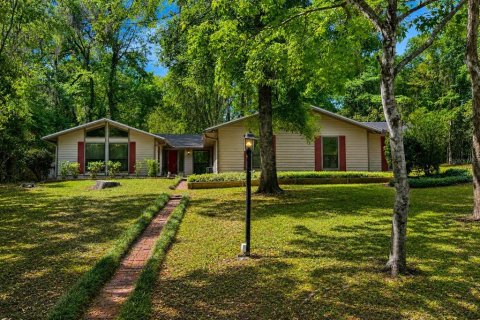 House in Gainesville, Florida 4 bedrooms, 249.91 sq.m. № 2117821