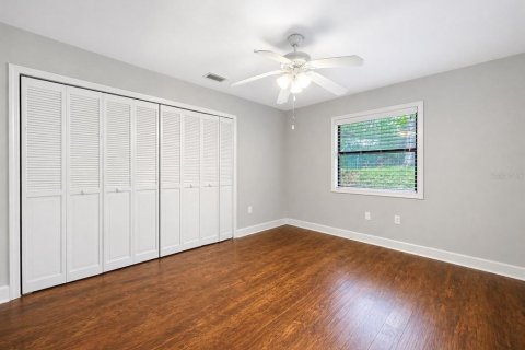 House in Gainesville, Florida 4 bedrooms, 249.91 sq.m. № 2117821 - photo 24