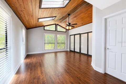 House in Gainesville, Florida 4 bedrooms, 249.91 sq.m. № 2117821 - photo 3