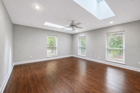 House in Gainesville, Florida 4 bedrooms, 249.91 sq.m. № 2117821 - photo 25