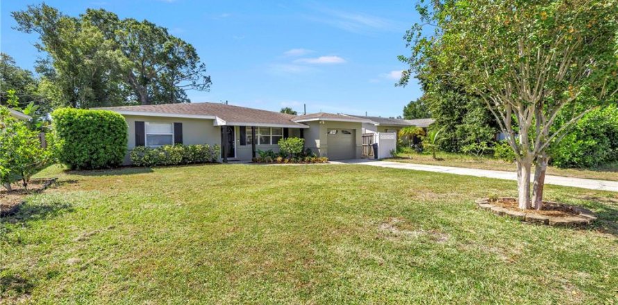 Villa ou maison à Saint Petersburg, Floride 2 chambres, 178.09 m2 № 2396930
