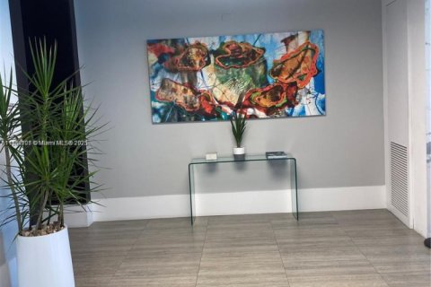 Condo in Hollywood, Florida, 1 bedroom  № 1923779 - photo 19