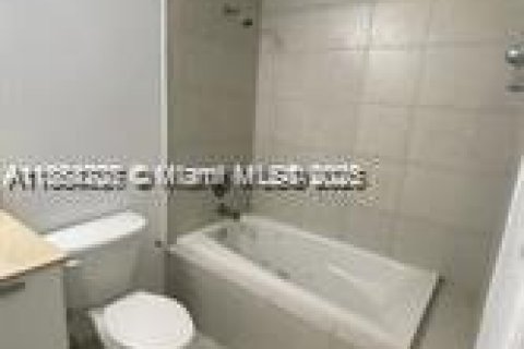 Condo in Hollywood, Florida, 1 bedroom  № 1923779 - photo 16