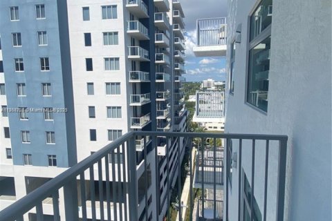 Condo in Hollywood, Florida, 1 bedroom  № 1923779 - photo 4