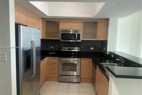 Condo in Hollywood, Florida, 1 bedroom  № 1923779 - photo 12