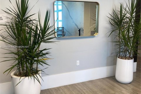 Condo in Hollywood, Florida, 1 bedroom  № 1923779 - photo 17
