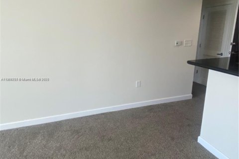 Condo in Hollywood, Florida, 1 bedroom  № 1923779 - photo 7