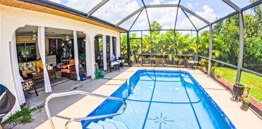 Villa ou maison à Port Charlotte, Floride 3 chambres, 146.97 m2 № 2144980