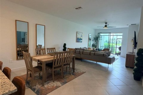 Villa ou maison à louer à Bradenton, Floride: 3 chambres, 131.64 m2 № 2310232 - photo 4