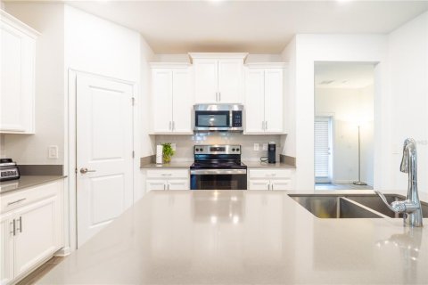 House in Kissimmee, Florida 4 bedrooms, 189.89 sq.m. № 2322371 - photo 23
