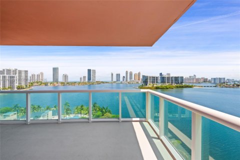 Copropriété à louer à Aventura, Floride: 3 chambres, 197.88 m2 № 2153639 - photo 7
